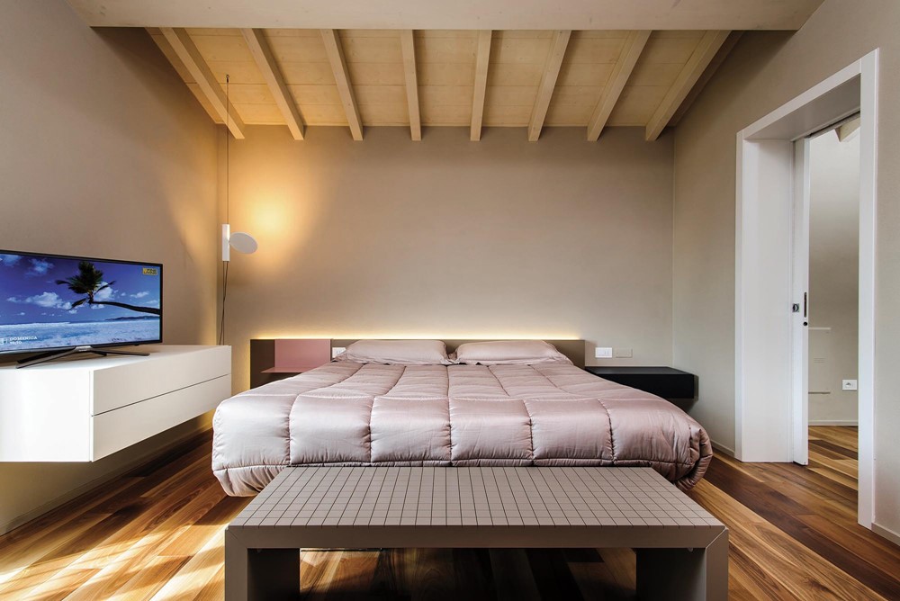 Moderne Italiaanse slaapkamer met inloopkast Moderne Italiaanse slaapkamer met inloopkast