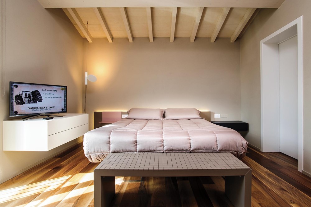 Moderne Italiaanse slaapkamer met inloopkast Moderne Italiaanse slaapkamer met inloopkast