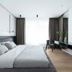 Moderne luxe slaapkamer van penthouse appartement in Kiev