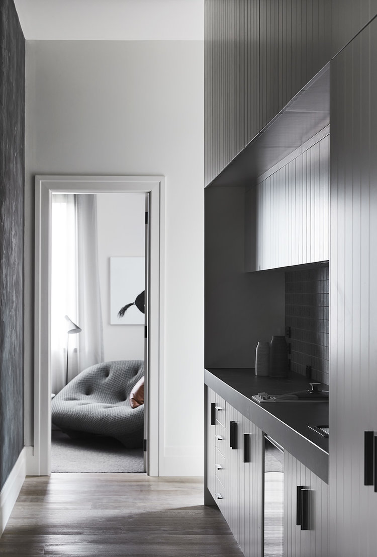 Moderne sfeervolle slaapkamer in een verbouwde woonboerderij Moderne sfeervolle slaapkamer in een verbouwde woonboerderij