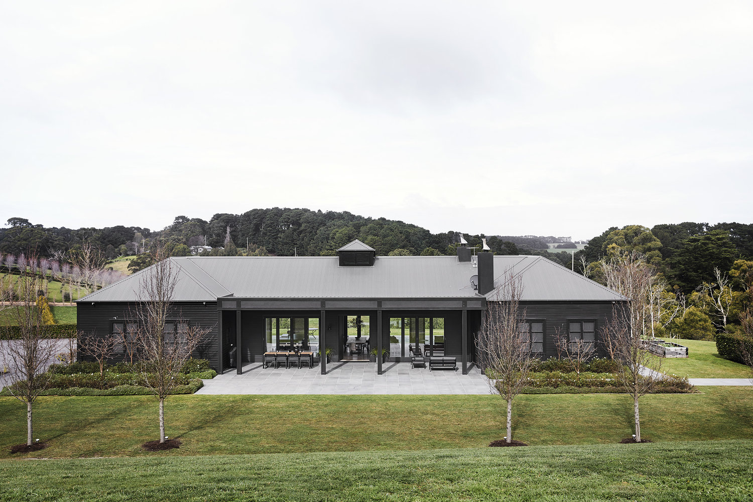 Moderne sfeervolle slaapkamer in een verbouwde woonboerderij Moderne sfeervolle slaapkamer in een verbouwde woonboerderij