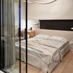 Moderne slaapkamer met glazen schuifdeuren
