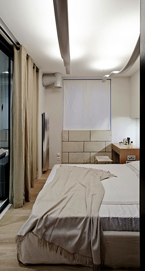 Moderne slaapkamer met glazen schuifdeuren Moderne slaapkamer met glazen schuifdeuren