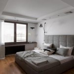 Moderne slaapkamer met hout en zwart staal