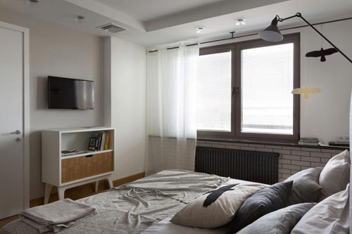 Moderne slaapkamer met hout en zwart staal