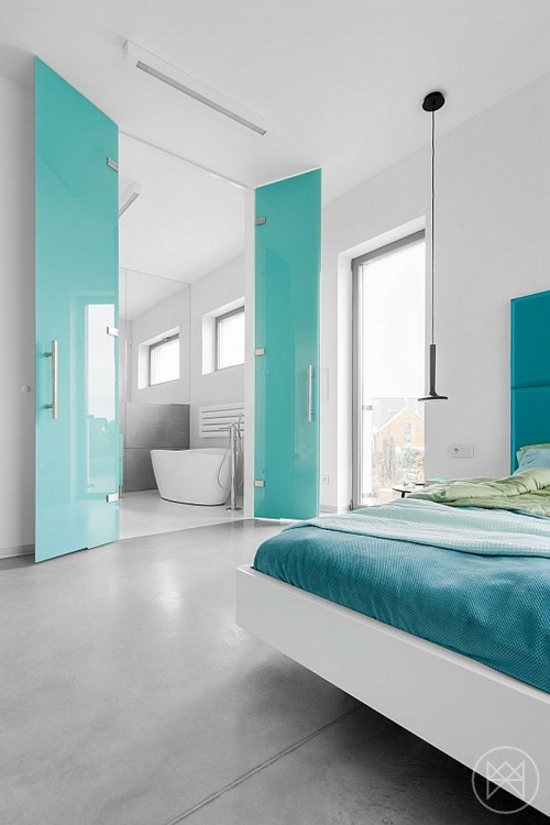 Moderne slaapkamer met turquoise accenten Moderne slaapkamer met turquoise accenten