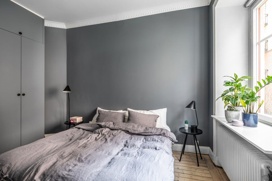 Mooie minimalistische slaapkamer met grijze muren Mooie minimalistische slaapkamer met grijze muren