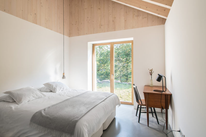 Mooie minimalistische slaapkamer van Villa Slow Mooie minimalistische slaapkamer van Villa Slow