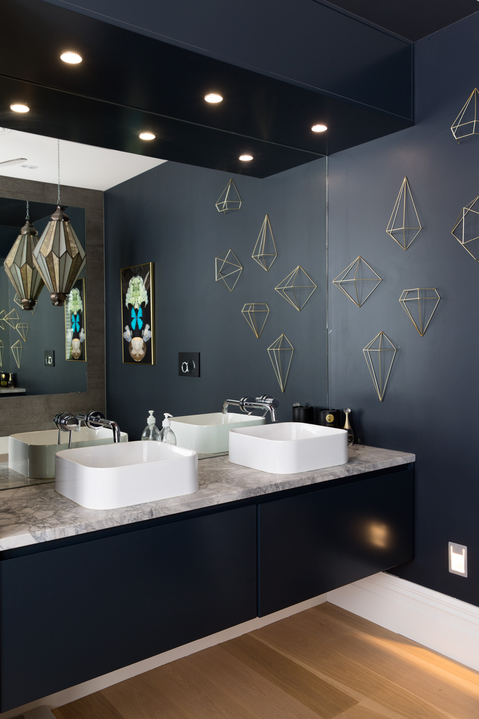 Mooie slaapkamer met luxe en suite badkamer Mooie slaapkamer met luxe en suite badkamer