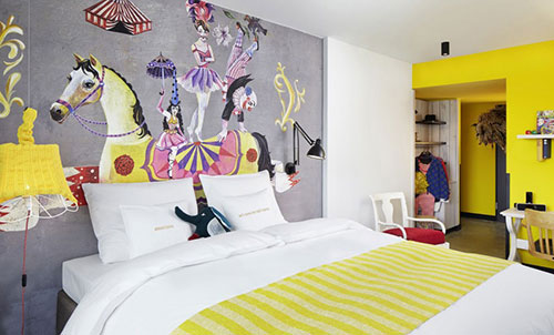 Muurschilderingen in de slaapkamers van 25Hours Hotel Wenen Muurschilderingen in de slaapkamers van 25Hours Hotel Wenen