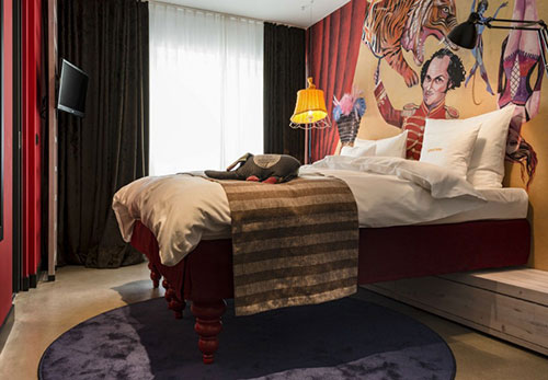 Muurschilderingen in de slaapkamers van 25Hours Hotel Wenen Muurschilderingen in de slaapkamers van 25Hours Hotel Wenen