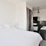 Open badkamer in de slaapkamer van stylist Lindsay