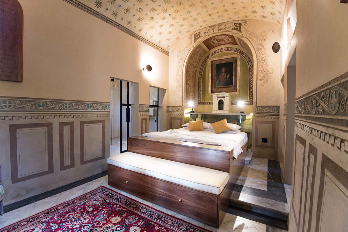 Overnachten in een slaapkamer van een échte kerk Overnachten in een slaapkamer van een échte kerk