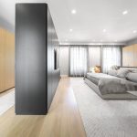 Penthouse slaapkamer ontwerp met inloopkast door Fernanda Marques architecten
