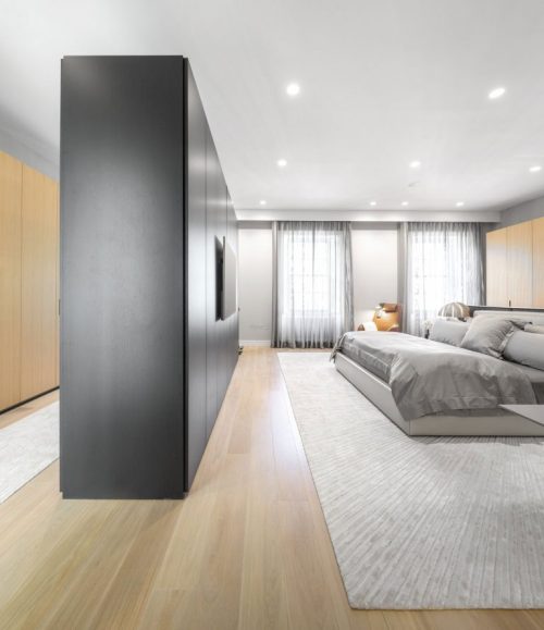 Penthouse slaapkamer ontwerp met inloopkast door Fernanda Marques architecten