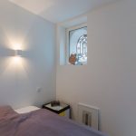 Podium slaapkamer in een klein appartement in Parijs