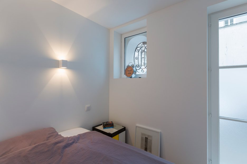 Podium slaapkamer in een klein appartement in Parijs Podium slaapkamer in een klein appartement in Parijs