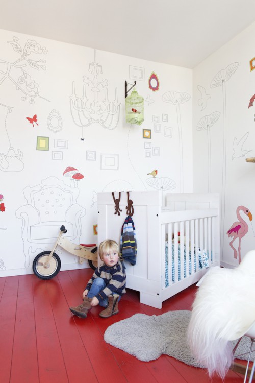 Rode vloer in babykamer Rode vloer in babykamer