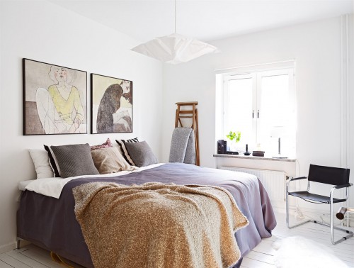 Scandinavische slaapkamer met smalle inbouwkast Scandinavische slaapkamer met smalle inbouwkast