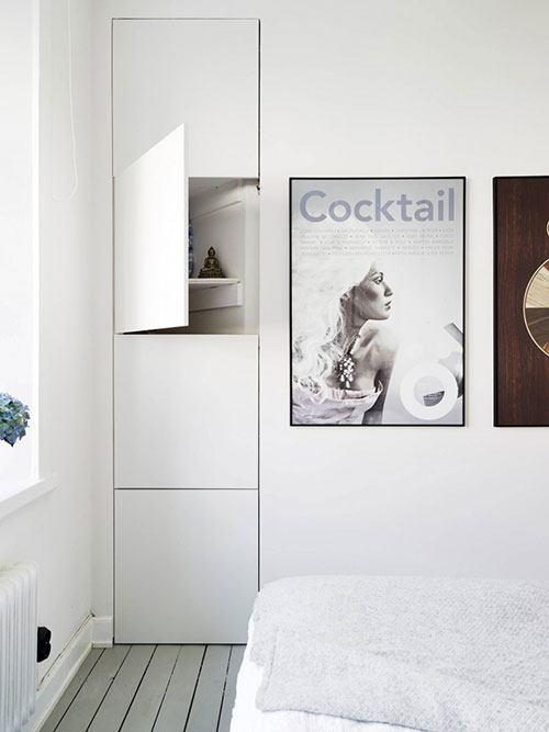 Scandinavische woonkamer met eenvoudige inrichting