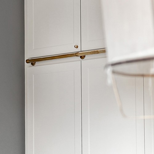 Scandinavische slaapkamer met gouden details Scandinavische slaapkamer met gouden details