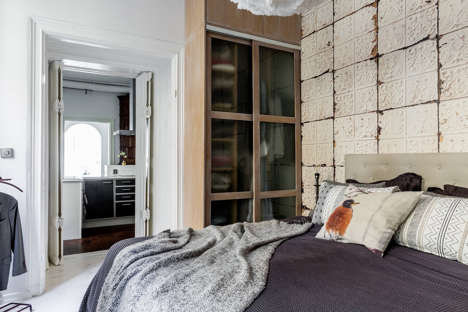 Scandinavische slaapkamer met een vintage Italiaans tintje Scandinavische slaapkamer met een vintage Italiaans tintje