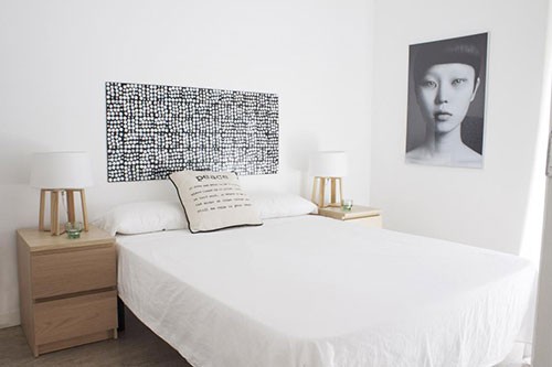 Serene witte slaapkamer uit Barcelona