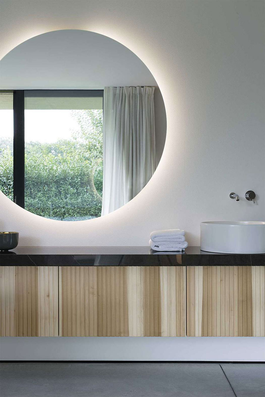 Slaapkamer badkamer combinatie in luxe Italiaanse bungalow
