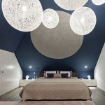 Slaapkamer met geometrisch plafond