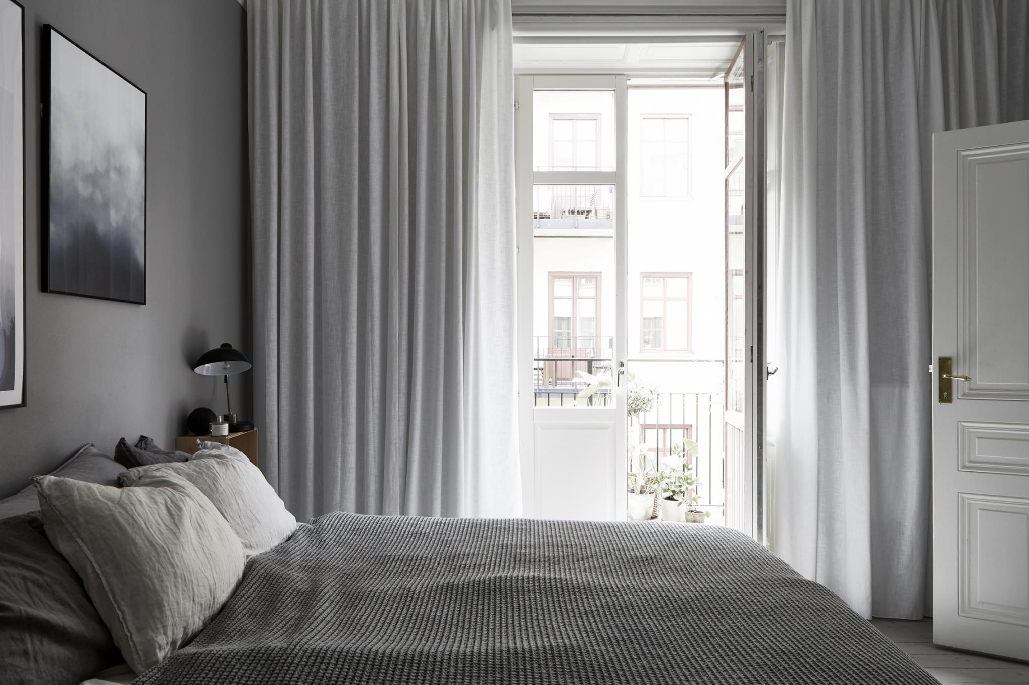Slaapkamer met een kalme natuurlijke neutrale kleurenpalet Slaapkamer met een kalme natuurlijke neutrale kleurenpalet