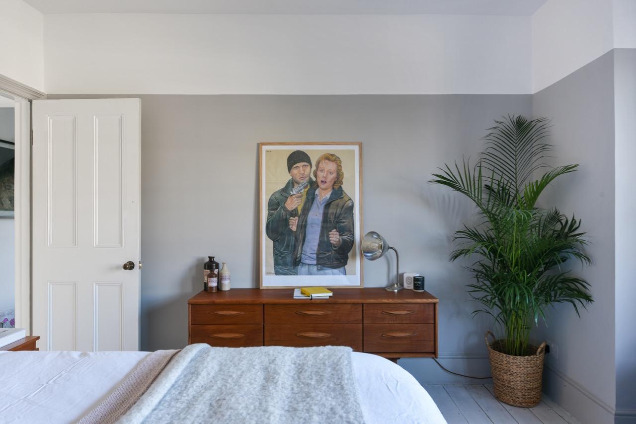 Slaapkamer met een landelijke Britse charme Slaapkamer met een landelijke Britse charme