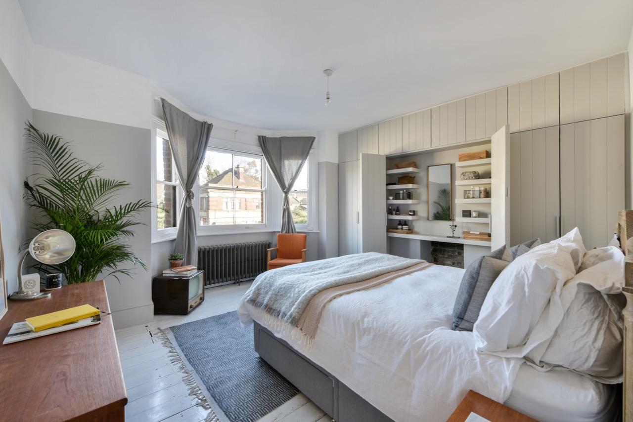 Slaapkamer met een landelijke Britse charme Slaapkamer met een landelijke Britse charme