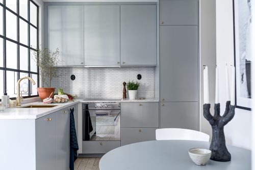 Slaapkamer met glazen wand met stalen kozijnen Slaapkamer met glazen wand met stalen kozijnen