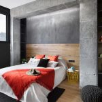 Slaapkamer met hout, beton en betonstuc