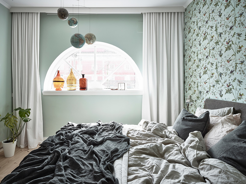 Slaapkamer met mintgroene muren Slaapkamer met mintgroene muren