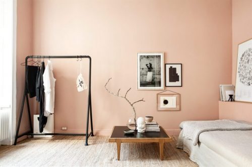 Slaapkamer woonkamer combi in een klein eenkamerappartement van 23m2 Slaapkamer woonkamer combi in een klein eenkamerappartement van 23m2