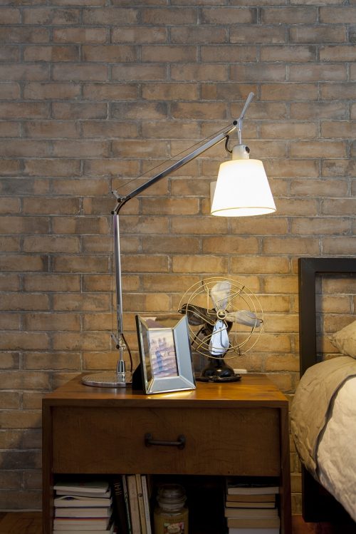 Stoere elementen in de slaapkamer van een advocate Stoere elementen in de slaapkamer van een advocate