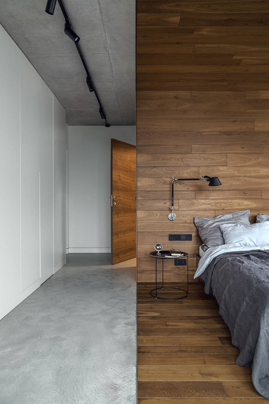 Stoere slaapkamer met beton en hout door Blackhaus