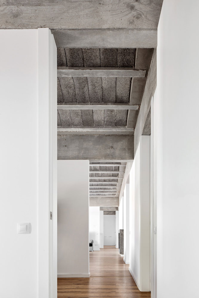 Stoere slaapkamer met gewelfd plafond van beton Stoere slaapkamer met gewelfd plafond van beton