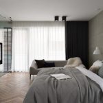 Stoere slaapkamer suite met werkplek en loungehoek