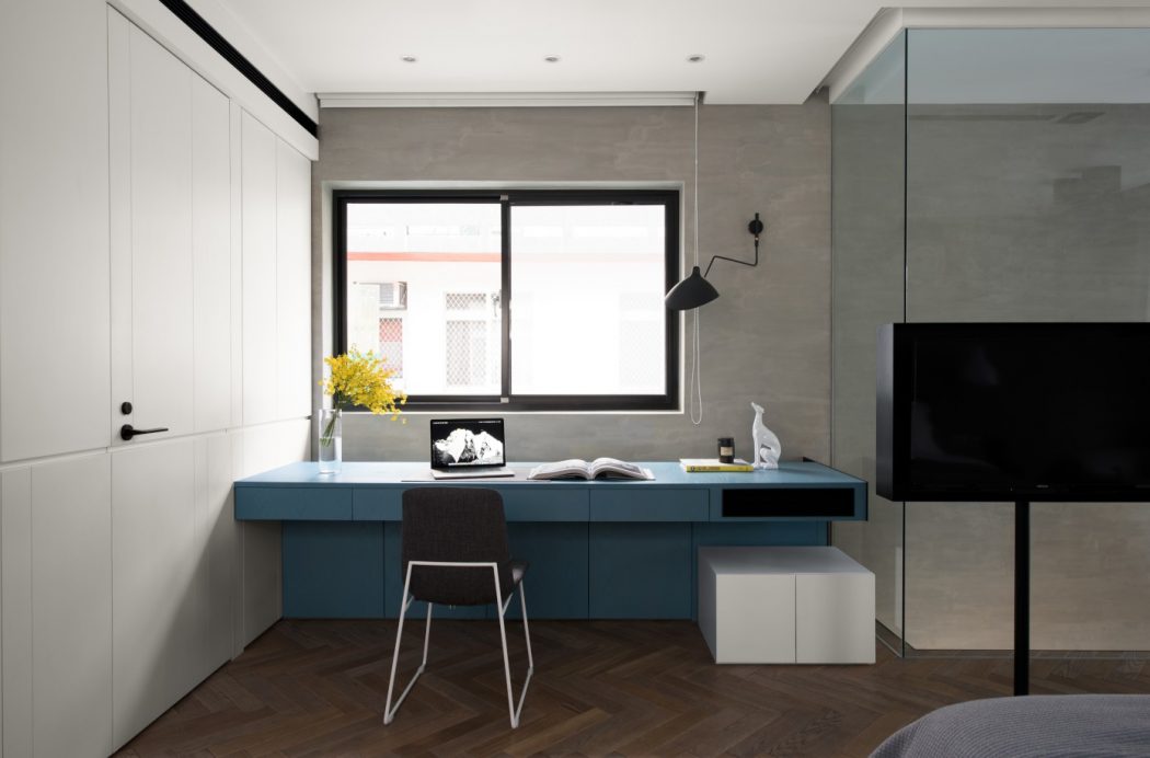 Stoere slaapkamer suite met werkplek en loungehoek Stoere slaapkamer suite met werkplek en loungehoek