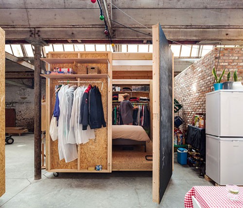 Tijdelijke slaapkamer in voormalig textielfabriek Tijdelijke slaapkamer in voormalig textielfabriek