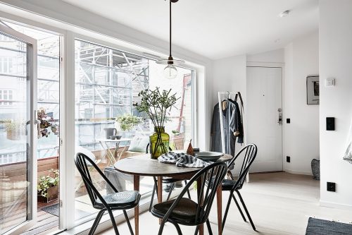 Tóch nog een half open slaapkamer kunnen creëren in dit kleine appartement Tóch nog een half open slaapkamer kunnen creëren in dit kleine appartement