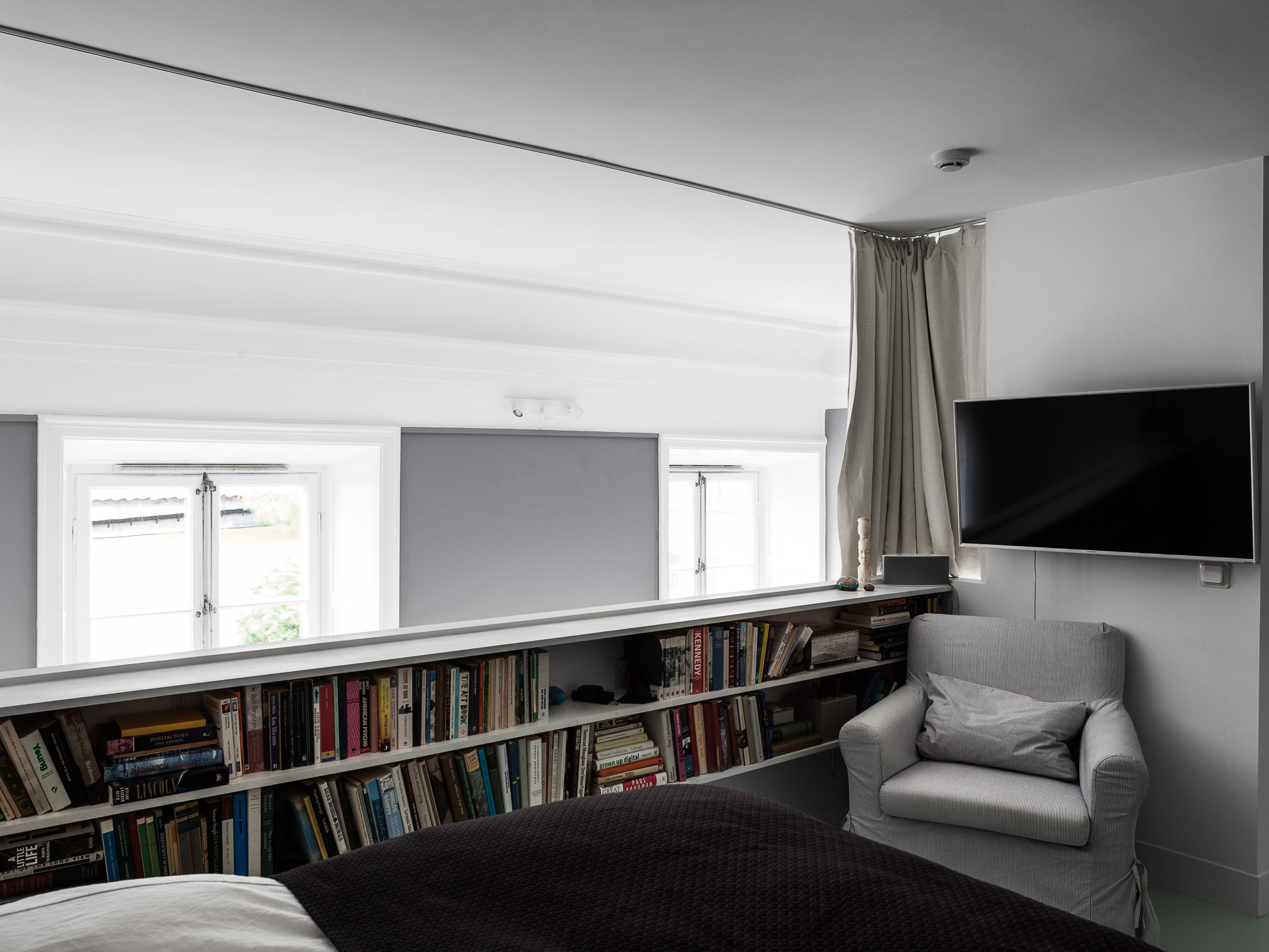 Vide slaapkamer in een Scandinavisch appartement Vide slaapkamer in een Scandinavisch appartement