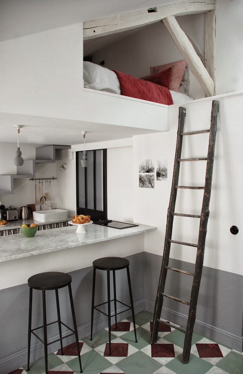 Vliering slaapkamer van mini appartement van 25m2 Vliering slaapkamer van mini appartement van 25m2