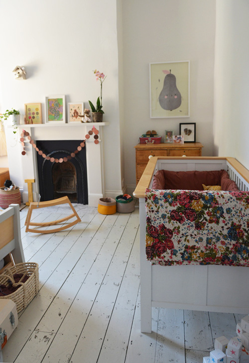 Vrolijke gedeelde kinderkamer van Marlow en Ivy Vrolijke gedeelde kinderkamer van Marlow en Ivy