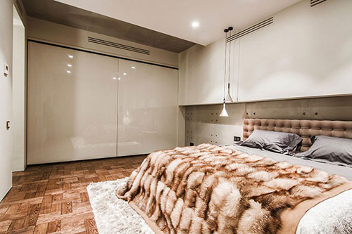 Warme slaapkamer met industrieel tintje Warme slaapkamer met industrieel tintje