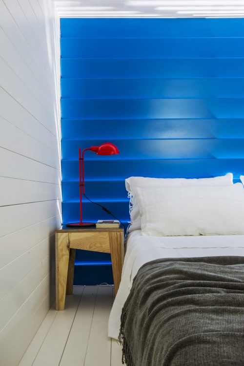 Witte blauwe slaapkamer in vide