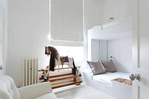 Witte minimalistische kinderkamer Witte minimalistische kinderkamer