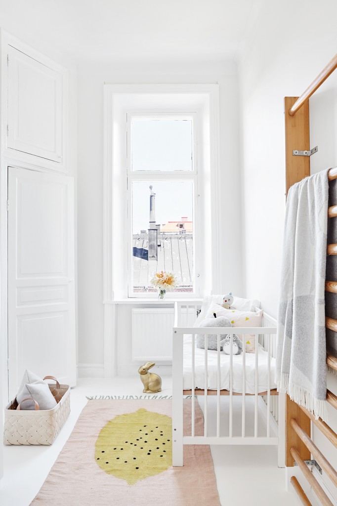 Witte Scandinavische babykamer
